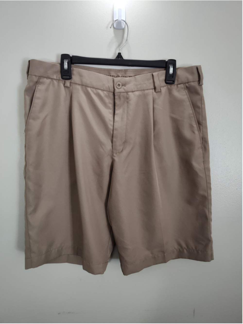 Men's Nike Golf Shorts Size L Beige Flat Front